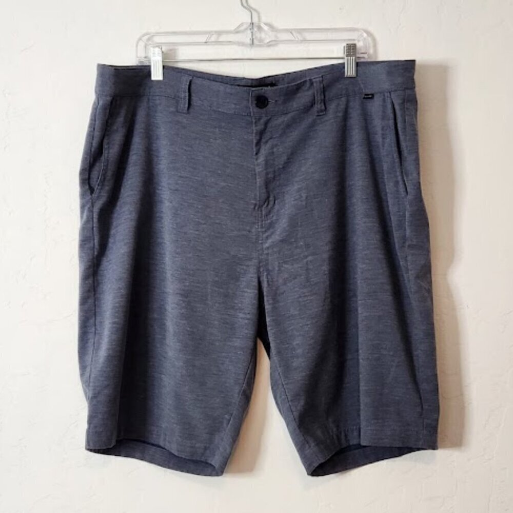 Travis Mathew Men's Shorts Size 42 - Picture 1 of 4
